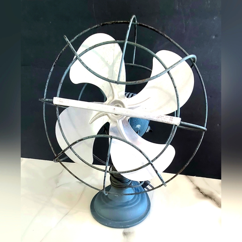 Westinghouse House 12-inch Desk Fan